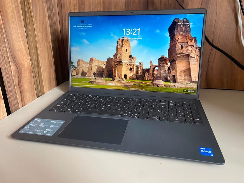 Notebook Dell 15 DC15-I51334U-A50 - Intel i5-1334U 13ª Ger - 8GB DDR5 - SSD 512GB - Tela FHD 120Hz - Win 11 - Novo