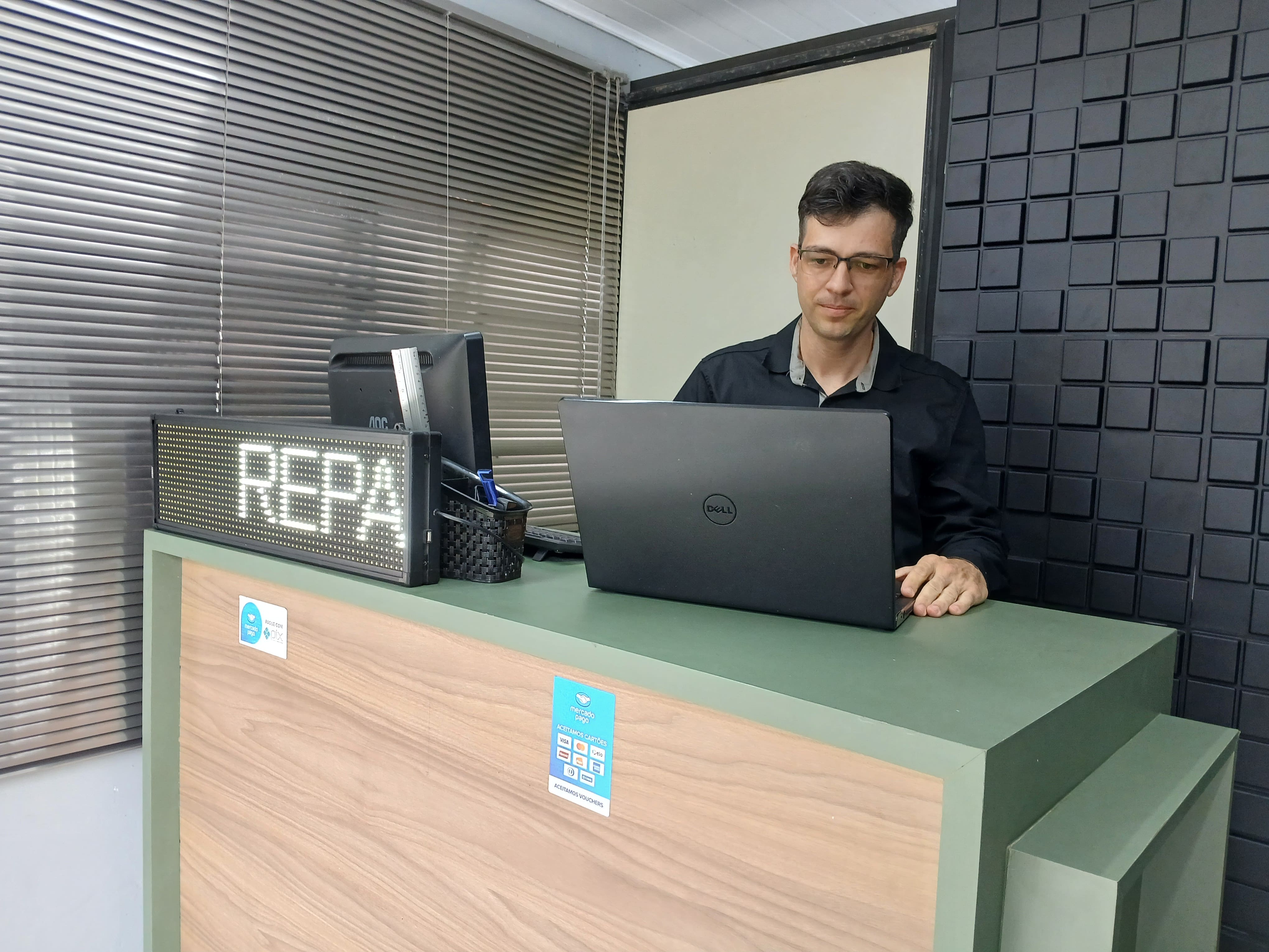 CEO Evaldo na recepção da empresa
